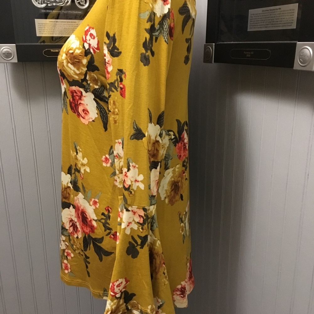 Floral Bell Sleeve Tunic - Picture 5 of 8